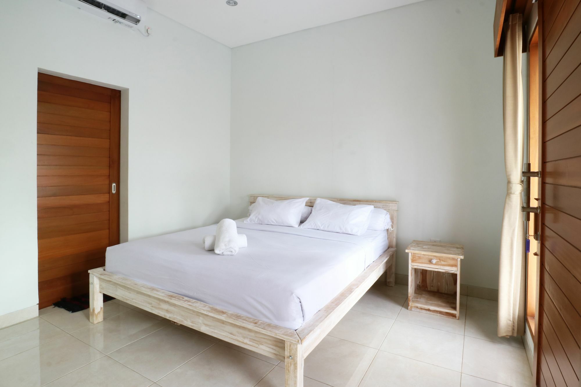 Aghasvina Guest House Canggu Exterior photo